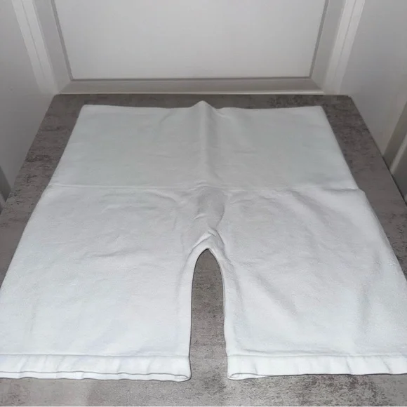 Seamless Apparel One Size - White - Picture 2 of 5